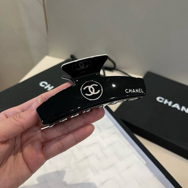 Chanel Chanel headband classic Chanel hairpin DDD