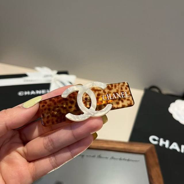 Chanel Chanel new hairpin DDD