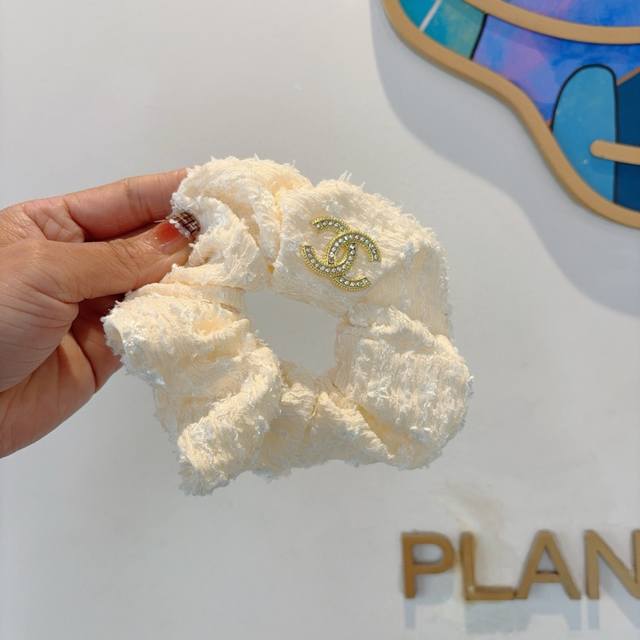 with packaging Chanel's popular online celebrity hair band is exquisite and com