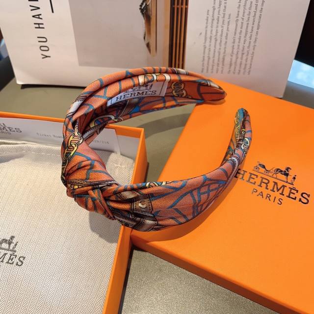 with packaging Hermes Hermes popular custom headband, the same imported silk fa