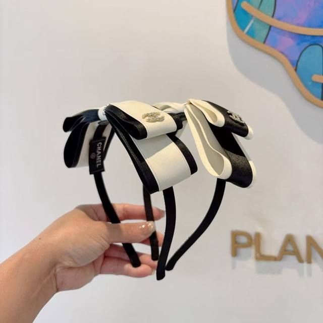 with packaging Chanel Chanel's new exquisite bow headband, retro internet celeb