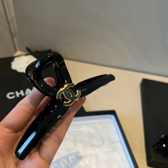 Chanel hairpin DDD