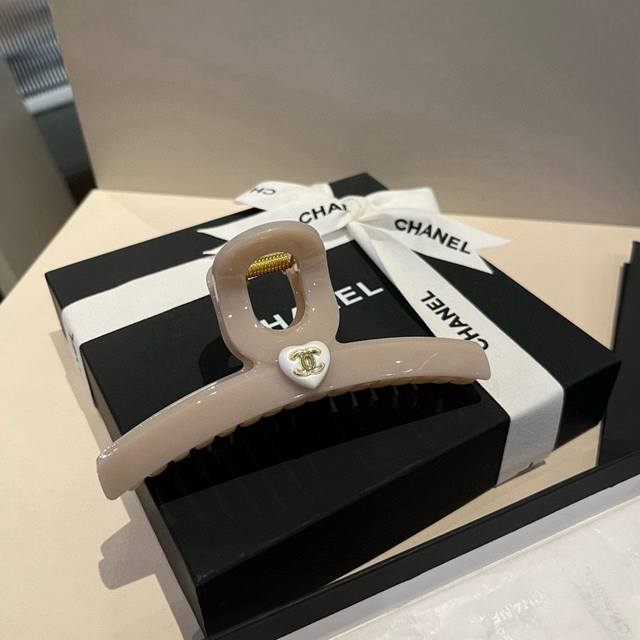 Chanel hairpin DDD