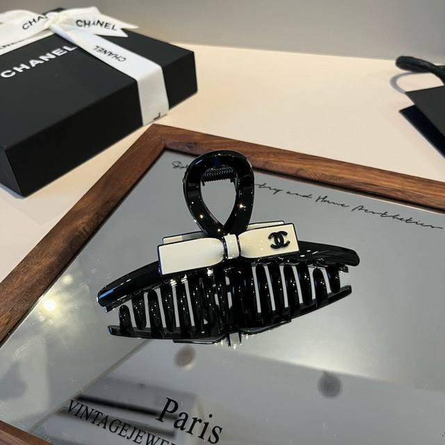 Chanel hairpin DDD