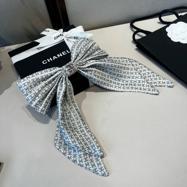 Chanel headband DDD