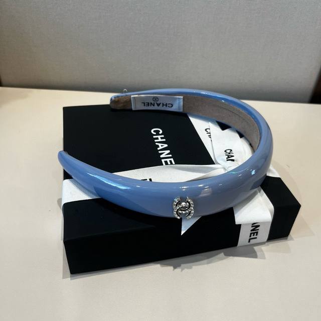 Chanel headband DDD