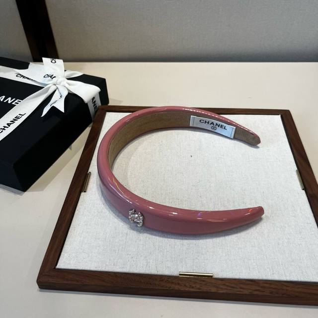 Chanel headband DDD