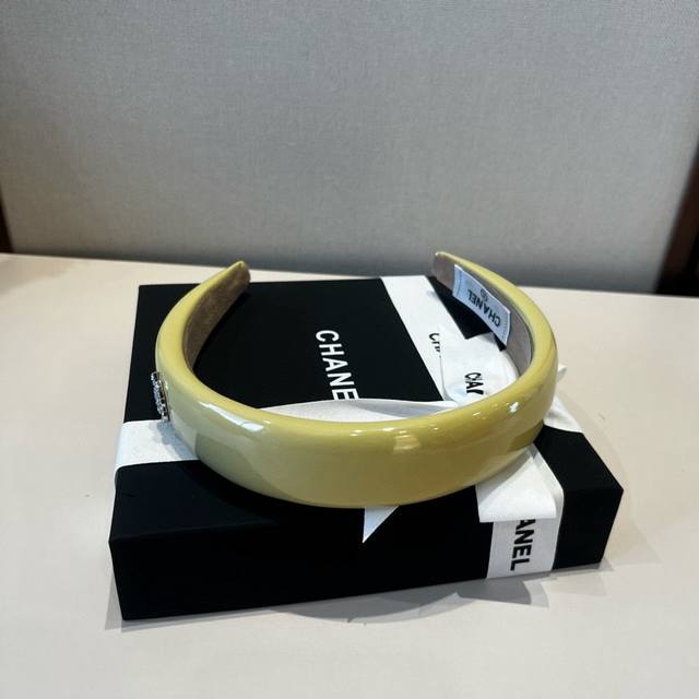Chanel headband DDD