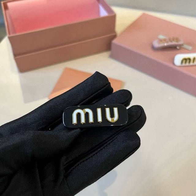 Single Miu Miu Miumiu hairpin DDD