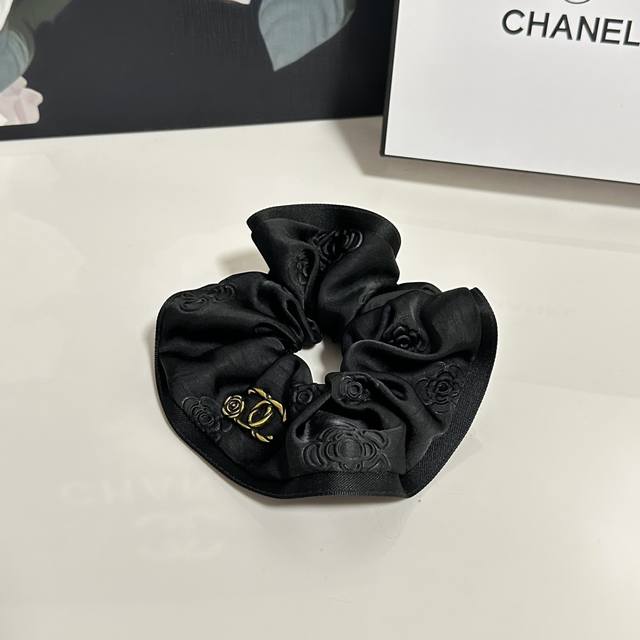 Special counter packaging Chanel Chanel's latest small fragrance style hair band