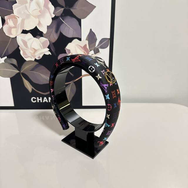 Special counter packaging Lv Louis Vuitton's latest headband Little fairies hurr
