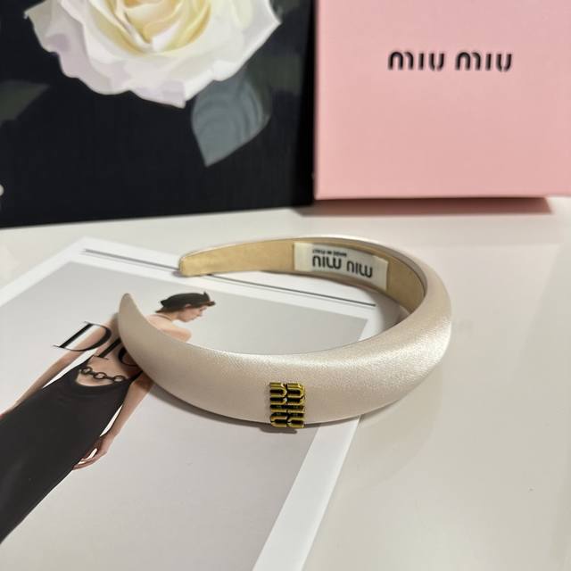 Special counter packaging Miumiu Miu Miu's latest headband Little fairies hurry
