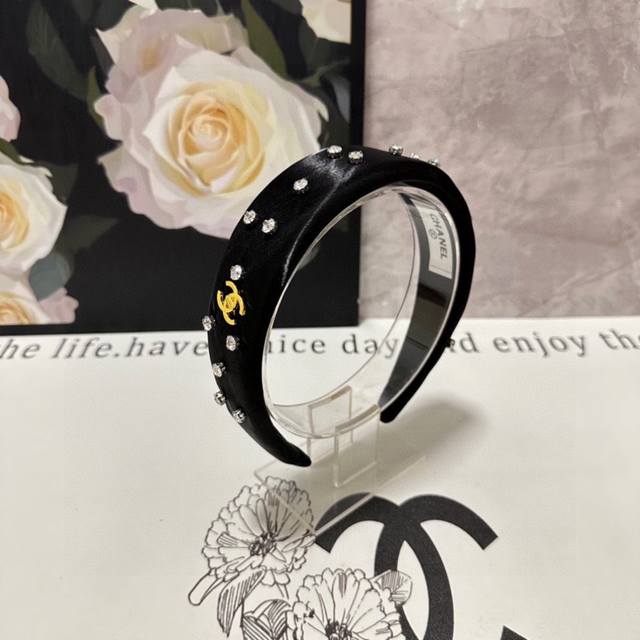 Special counter packaging Chanel Chanel's latest enamel headband Little fairies