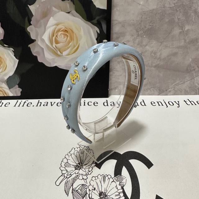 Special counter packaging Chanel Chanel's latest enamel headband Little fairies