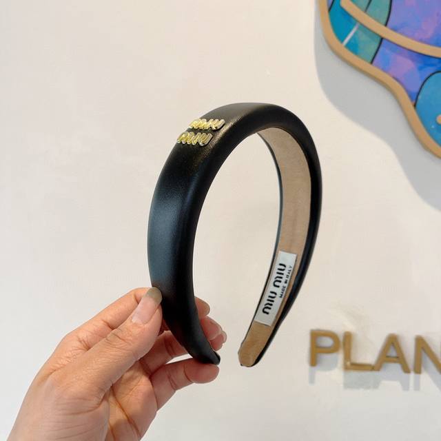 comes with packaging Miumiu's new sheepskin custom headband with metal letters!