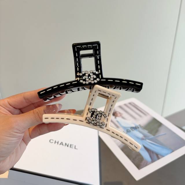 with packaging single CHANEL Chanel high-value one-word hair clip, versatile an