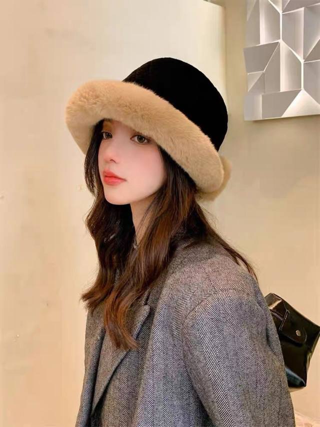 Prada Prada 2025 new plush knitted hat for women winter thick warm ear protectio