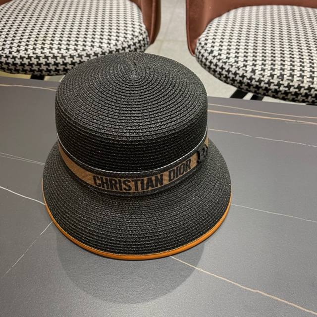 Dior 's new straw hat is a streamlined basin hat with high-end workmanship! Extr