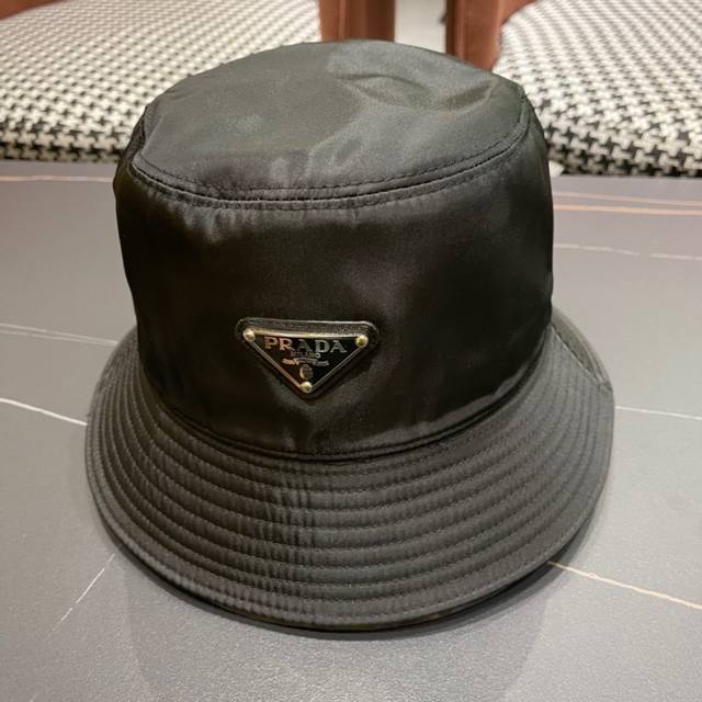 Prada inverted triangle label counter bucket hat has a strong sense of design, w