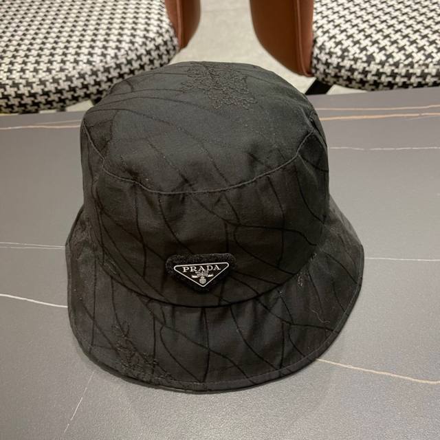 Prada's latest sunshade bucket hat, easy to match with everyday style DDD