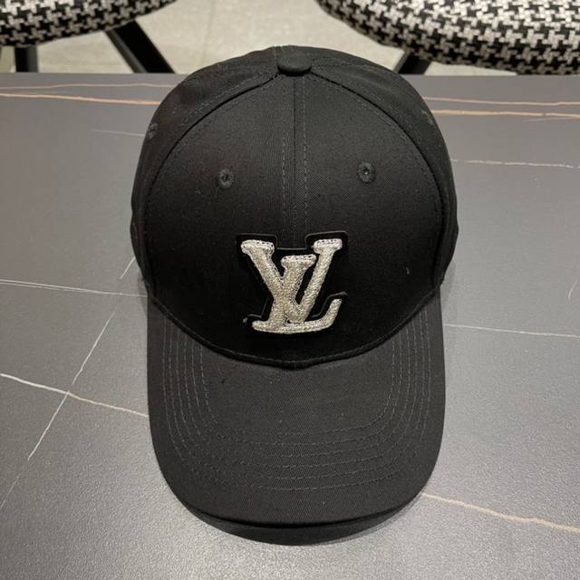 New arrivalLouis Vuitton new baseball cap is fashionable and high-end workmansh