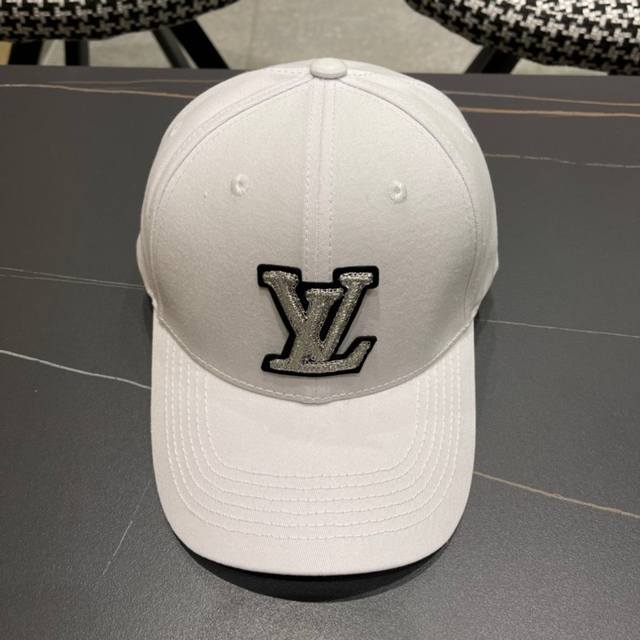New arrivalLouis Vuitton new baseball cap is fashionable and high-end workmansh