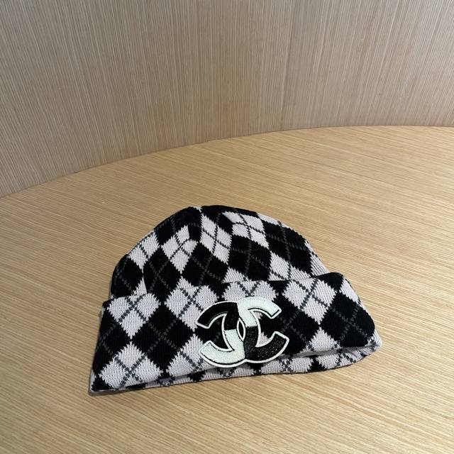 Chanel Autumn and Winter Beanie, a hot item on Xiaohongshu, super soft and comfo
