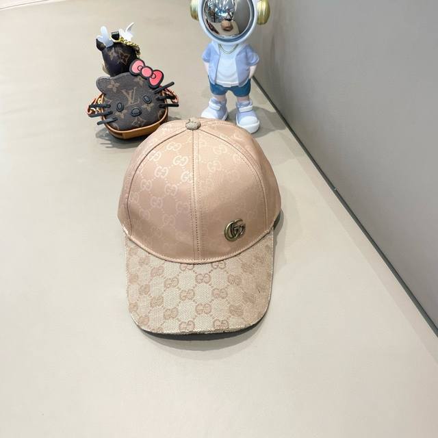Gucci baseball cap is very exquisitely crafted, high-end and classy! Low-key lux
