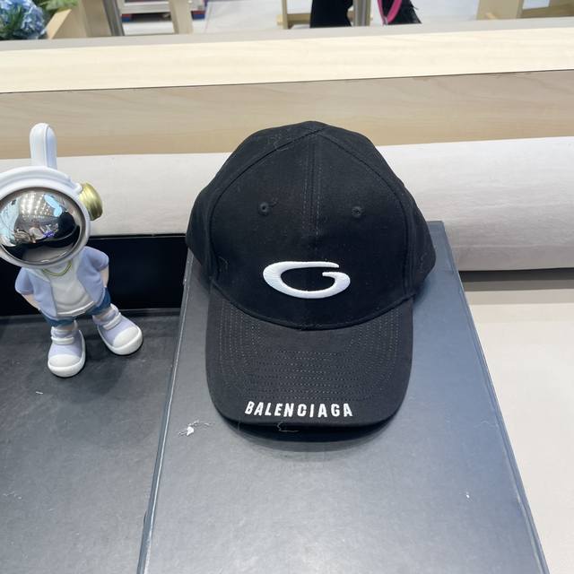 Balencia*A New Balencia Baseball Cap Simple and stylish super good looking hat!