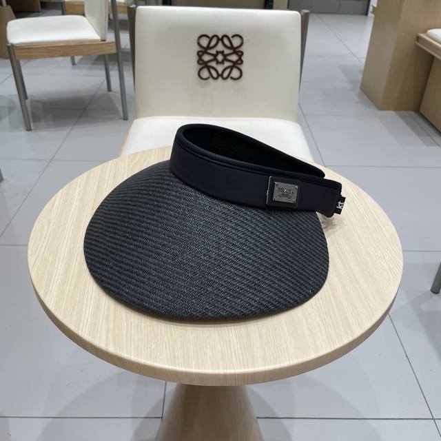 Prada Prada large brim black plastic sun hat women's summer vacation straw hollo