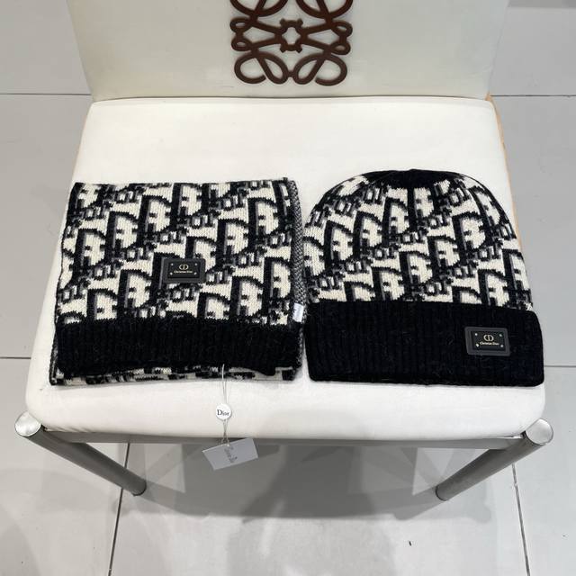 Dior Dior wool hat set classic set hat! Hat scarf! Material: 70% wool 30% rabbit