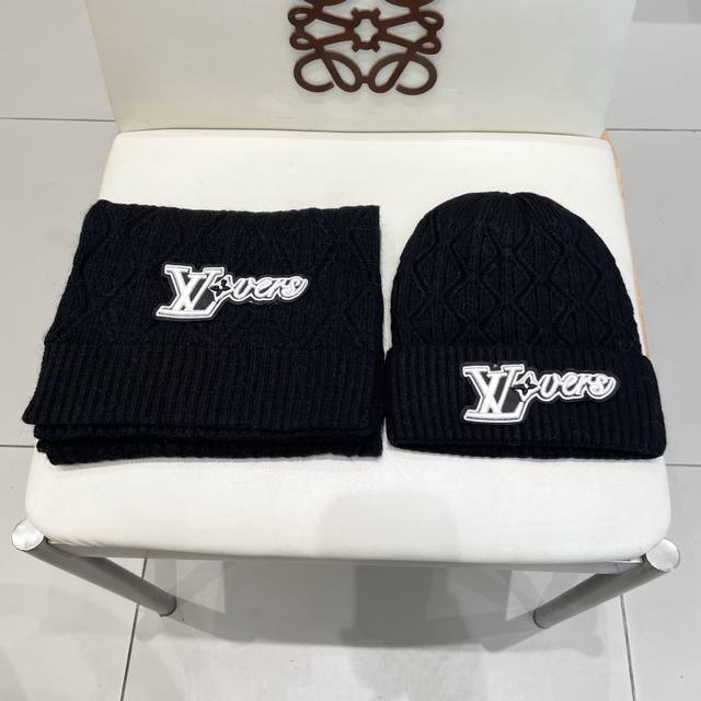 Lv home. Two-piece set - wool suit hat classic suit hat! Hat scarf! Warm and sup