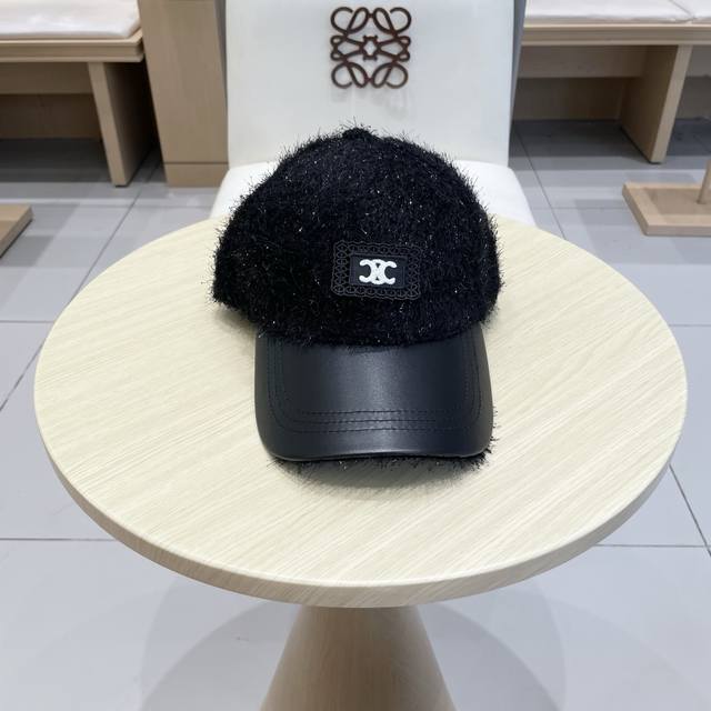 Celine Celine fashion plush baseball cap versatile face small duckbill hat hat