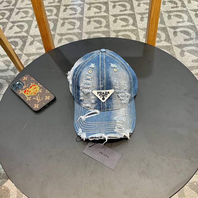 Pr Da Prada denim inverted triangle baseball capStar washed denim color, the sam