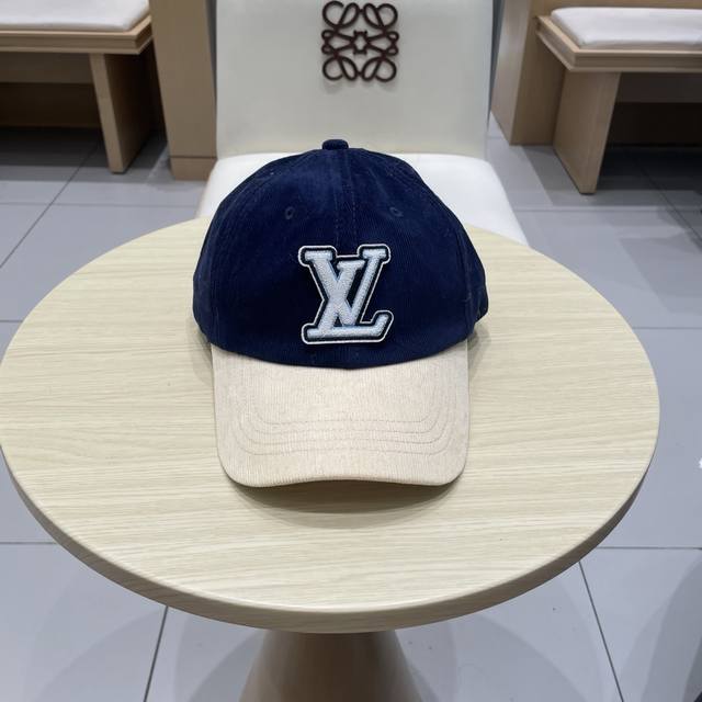 Lv Louis Vuitton's autumn and winter color-blocked corduroy baseball cap is a ho