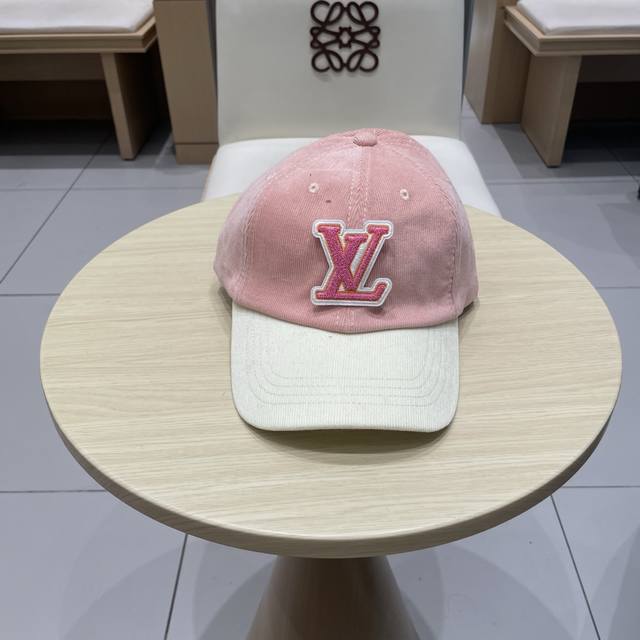 Lv Louis Vuitton's autumn and winter color-blocked corduroy baseball cap is a ho
