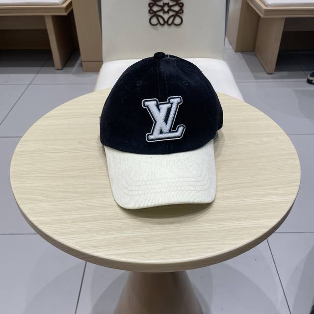 Lv Louis Vuitton's autumn and winter color-blocked corduroy baseball cap is a ho