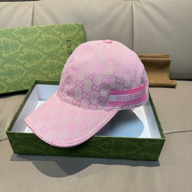 comes with a box bag, a new Gucci spring/summer baseball cap with logo webbing,