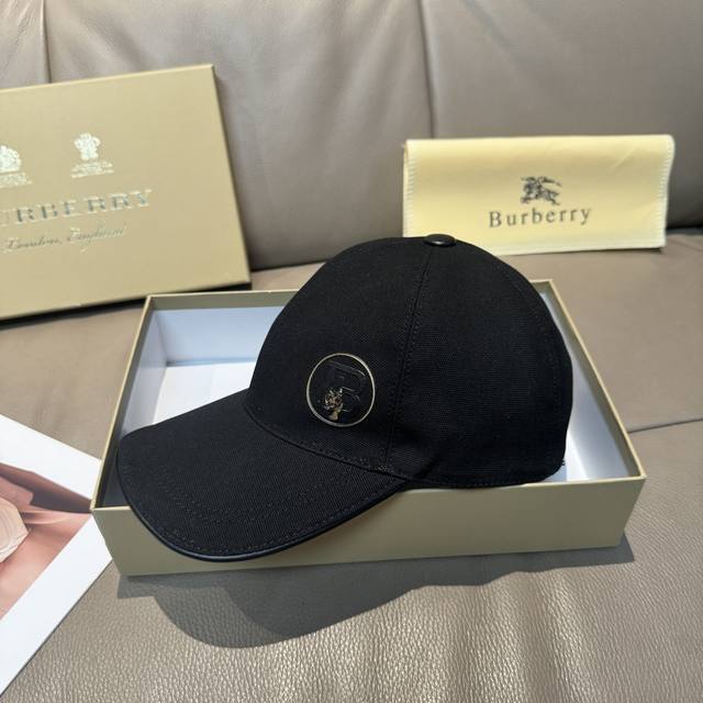 comes with a box and a fabric bag. This is the latest Burberry baseball cap, cu