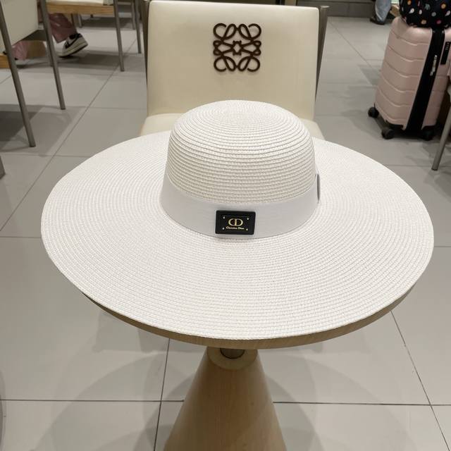 Dior new straw hat, straw hat, large brim straw hat, sun hat, easy to carry, hea