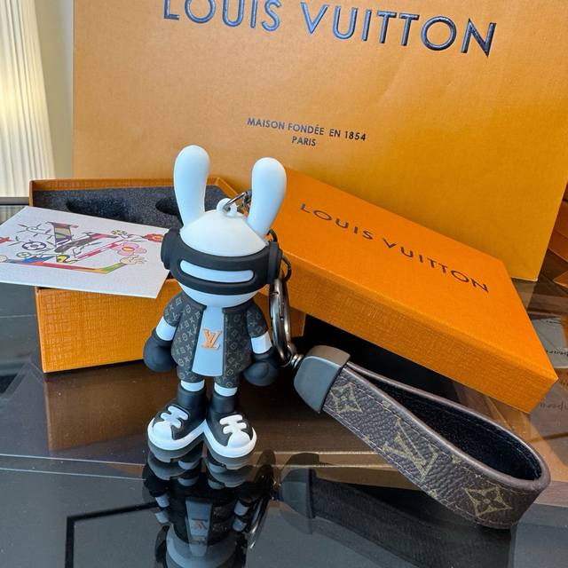 Lv rabbit doll keychain can be detached as a car ornament, Internet celebrity ho
