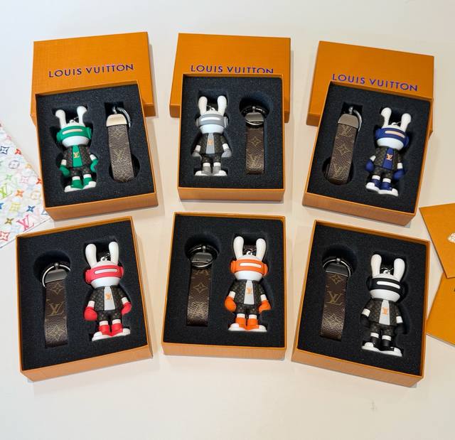 Lv rabbit doll keychain can be detached as a car ornament, Internet celebrity ho