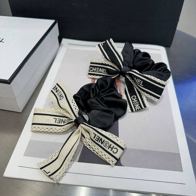 Comes with box Chanel's latest small hair band is simple, practical and fashion