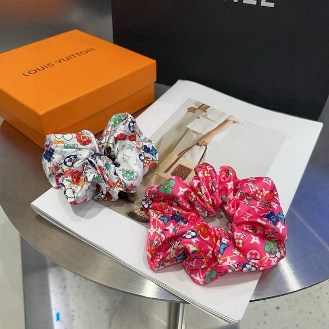 comes with packaging boxLouis Vuitton Louis Vuitton Donkey sunflower hairband,