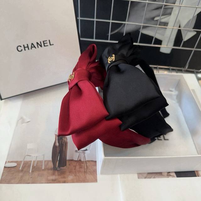 comes with a box Chanel's latest headband, the fabric is super comfortable! A m