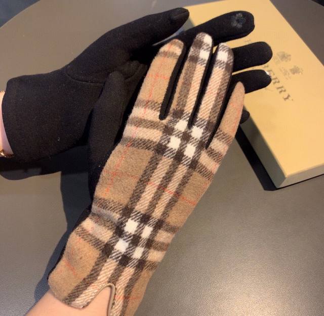 Burberry new wool gloves, fashionable gloves, warm autumn and winter plus velve