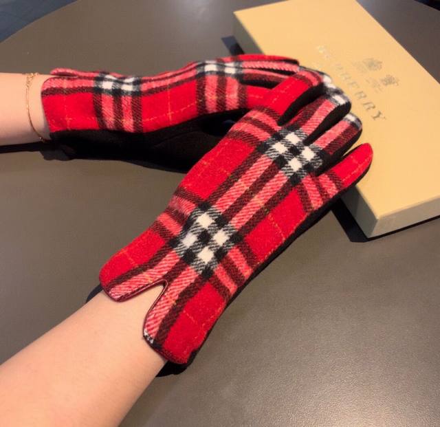 Burberry new wool gloves, fashionable gloves, warm and velvet lining for autumn
