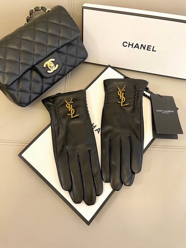 Hot arrival Ysl women's leather gloves that are popular in the circle of friend