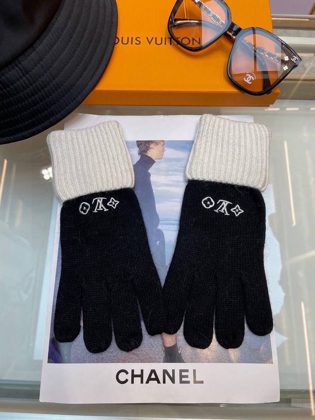Lv autumn and winter wool knitted gloves candy solid color series is very popula