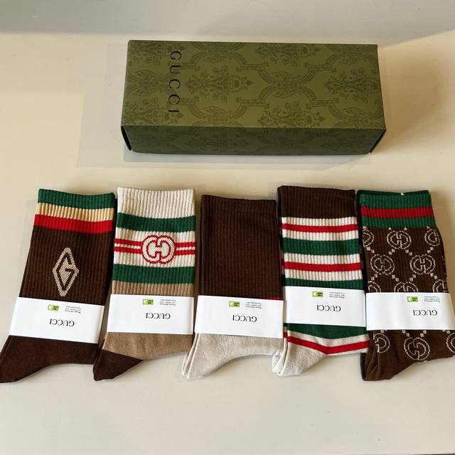 Gucci's new early autumn long socks, classic style, fashionable and advanced! A